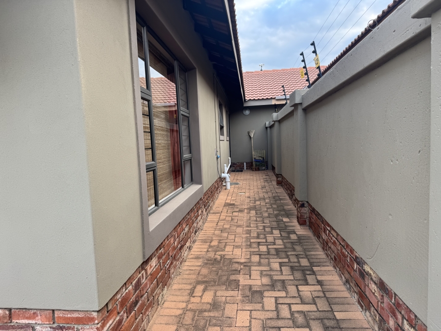 2 Bedroom Property for Sale in Flamwood North West